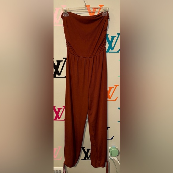 new Effortless Elegance: The Perfect Jumpsuit; staple for your wardrobe small - Picture 11 of 12